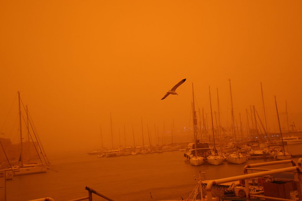 Η Κρήτη καλύπτεται από σκόνη της Σαχάρας.