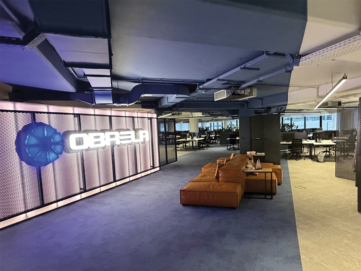 Μέσα στις εγκαταστάσεις της Obrela