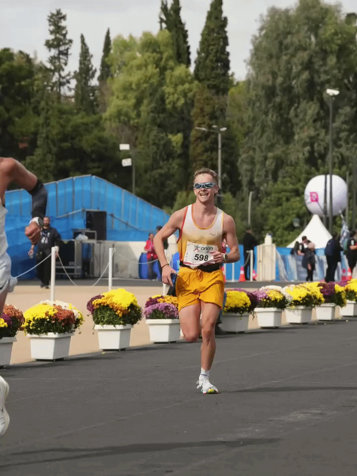 Ο Triathlon Johny τρέχει στον Μαραθώνιο της Αθήνας