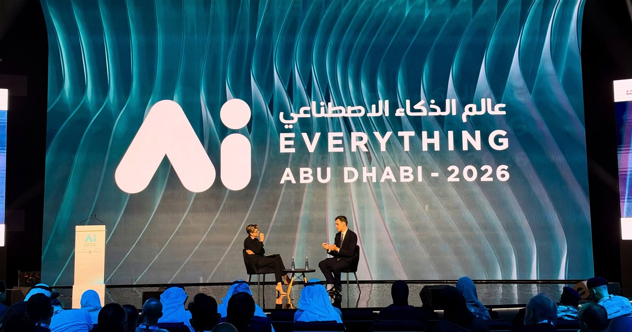 Ο Άρθουρ Μενς στο Ai Everything στο Abu Dhabi